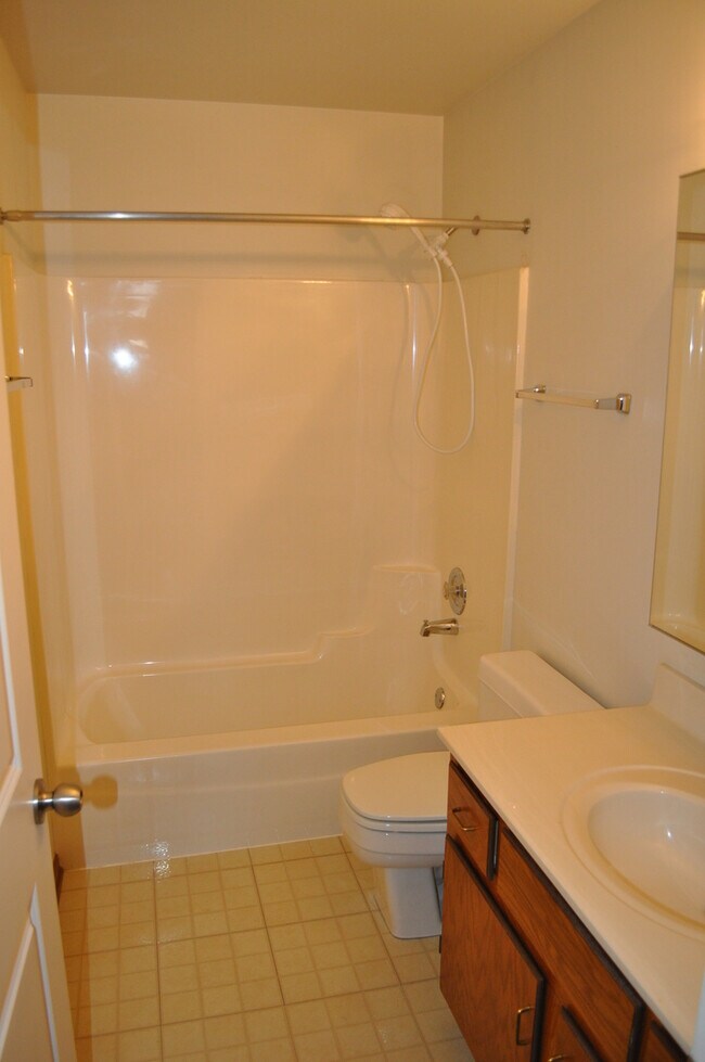 Building Photo - 15 Whispering Dr