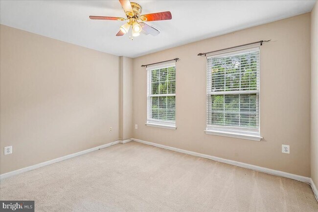 Building Photo - 905 Royal Elm Ct