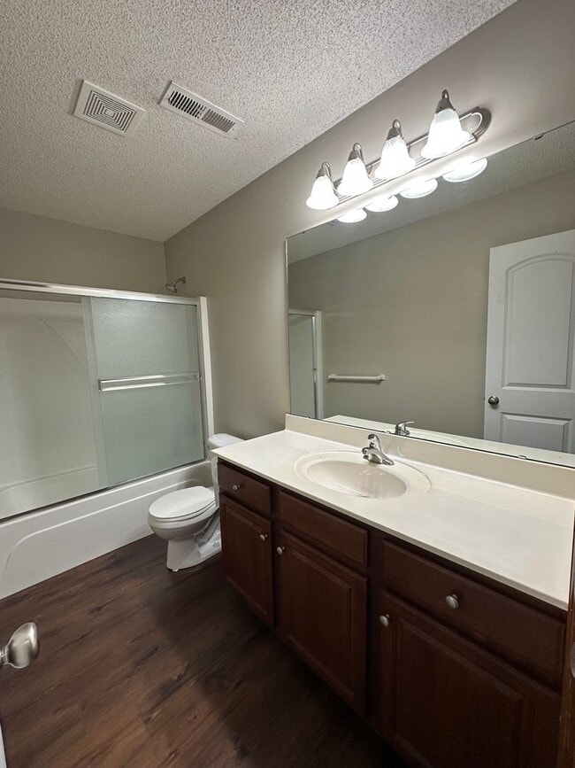 Building Photo - 2 Bed Single Level Duplex in Grain Valley
