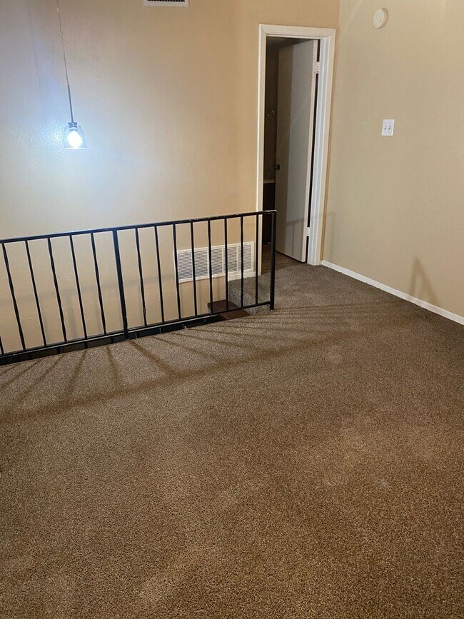 Building Photo - 2414 W Abram Apt V