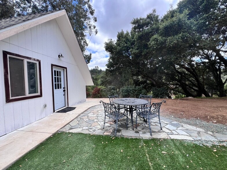 Building Photo - 496 Carr Ave