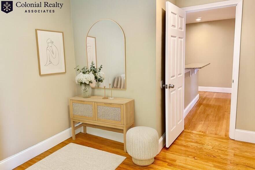 Building Photo - 72 Egmont St