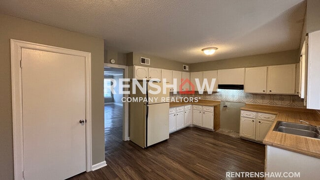 Building Photo - 3219 13 Colony Mall