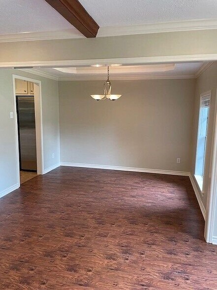 Building Photo - 1602 Eastvale Dr