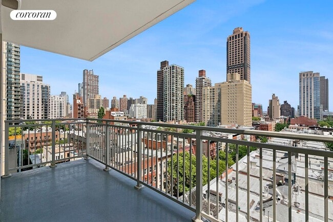 Building Photo - 300 E 83rd St