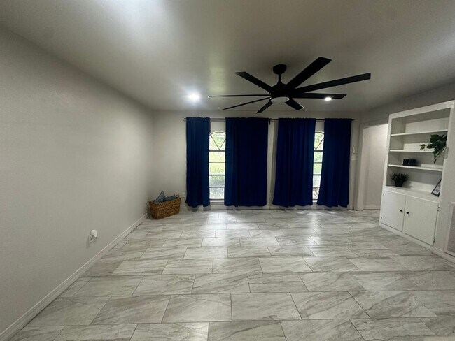 Building Photo - Gorgeous Remodeled 4 Bedroom Home