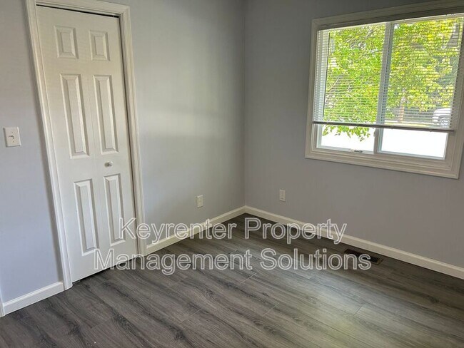 Building Photo - 421 N Charlotte Ave