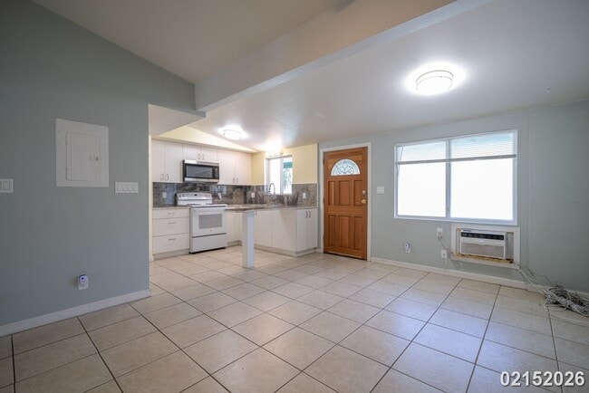 Building Photo - $3500 / 2 Bed / 1 Bath / 1 Parking IN WAIALUA
