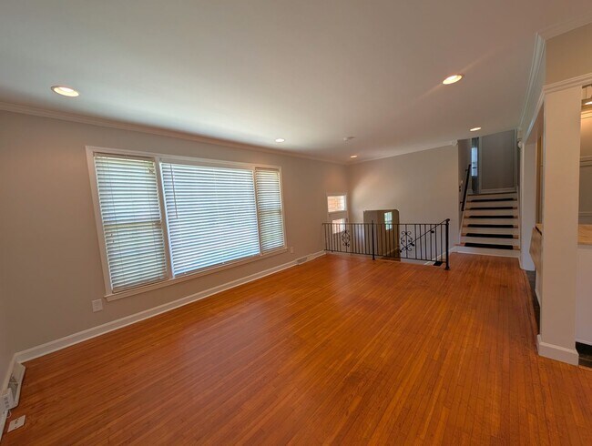 Building Photo - Charming split level home located in the Spring Valley Community in the South Park area of Charlo...