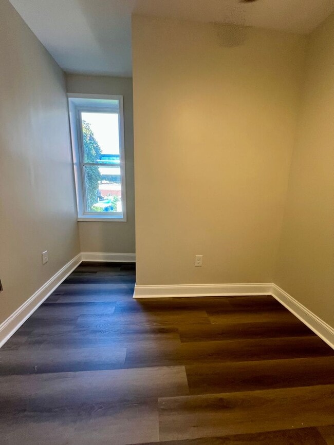 Building Photo - Newly Renovated 3-Bedroom Townhome in Cobb...