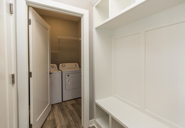 mudroom laundry - 615 SE Tallgrass Ln