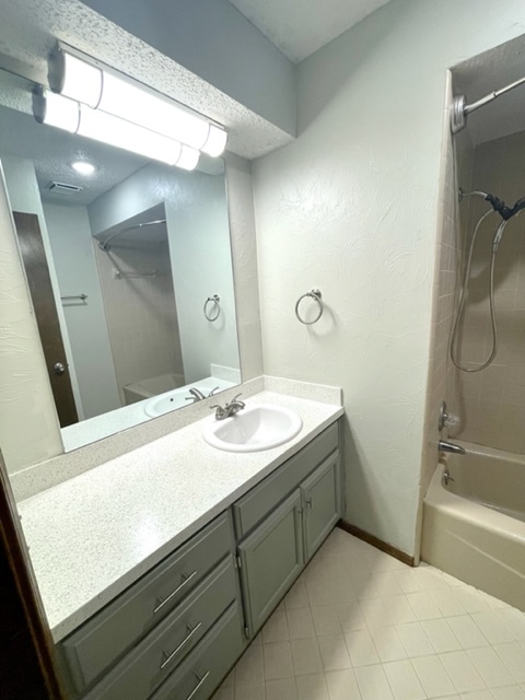 Master Bathroom - 8920 Fairfield Greens Dr