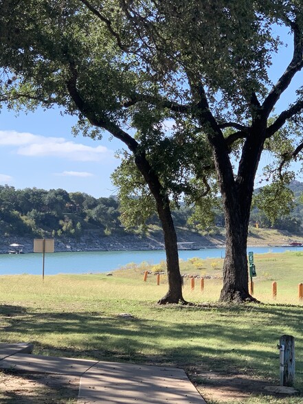 Jones brothers park with lake access - 18306 Center St