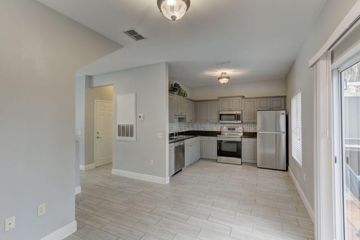 Building Photo - 7686 Plantation Cir