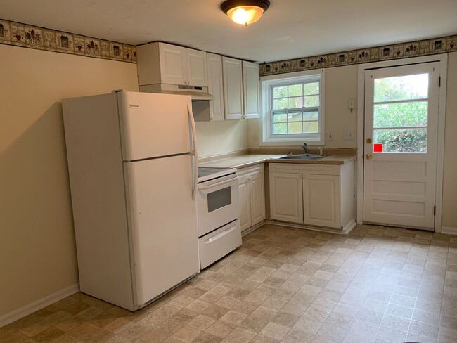 Building Photo - Two Bed Duplex Near Avondale! Great location!