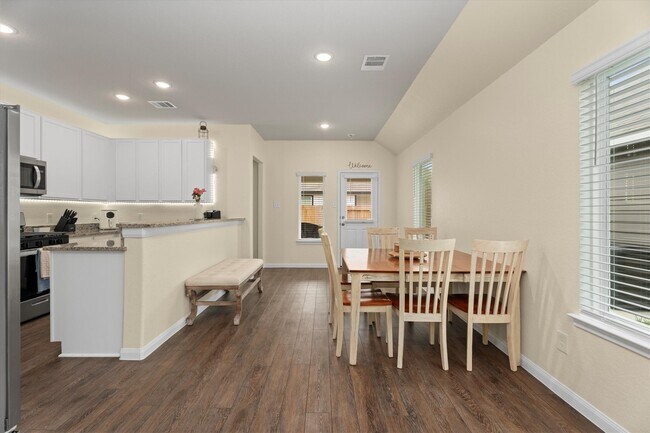 Building Photo - 2408 Bray Head Dr