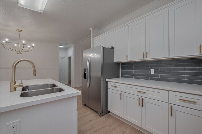 Building Photo - 16282 Wild Oak Ln