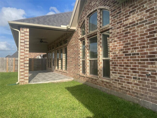 Building Photo - 3218 Shadow View Ln
