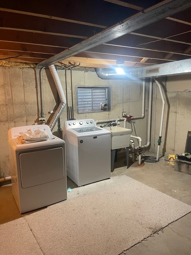 Building Photo - 9 Railroad St