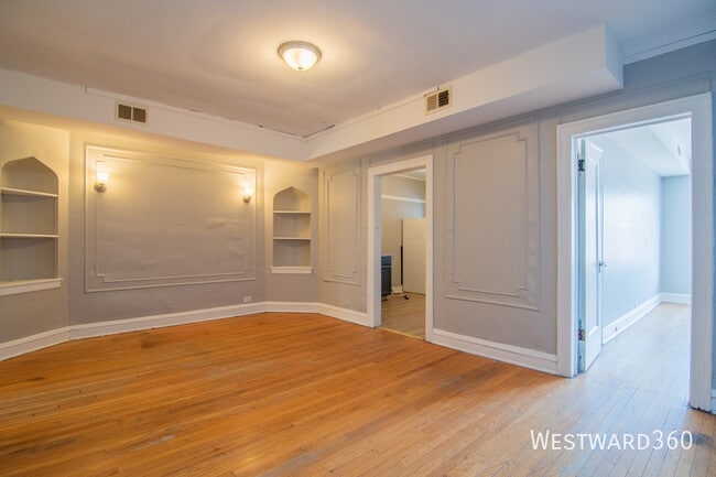 Building Photo - 7841 S Kingston Ave