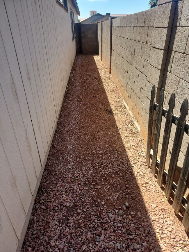 Building Photo - "Charming 3-Bedroom Oasis with 2 Baths in ...