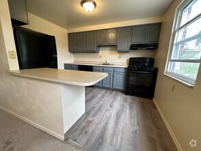 Building Photo - Enticing 2BR Townhouse with Central A/C an...