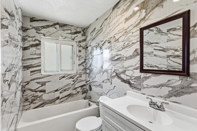 Building Photo - 2748 SW 46th Ct