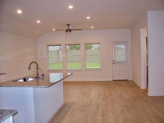 Building Photo - 5015 Balcolm Dr