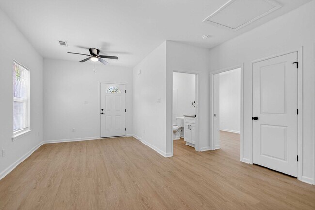 Building Photo - 2015-2017 Scotty Ct