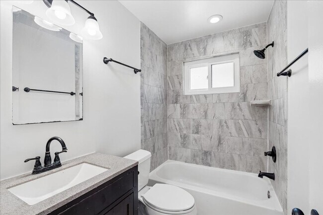 Building Photo - Remodeled in great location! 4 bedrooms 2 FB Walk to Metro