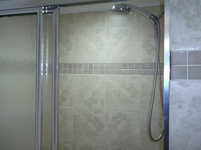 Building Photo - 767 SE 1st Way