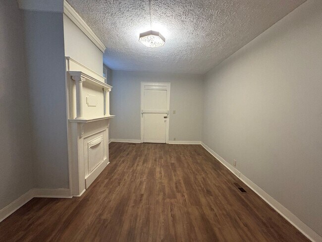 Building Photo - 1020 Adams St