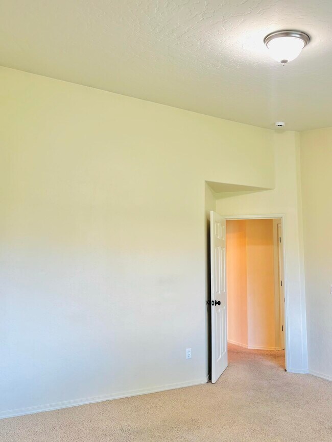 Building Photo - 1407 W Burgundy Ct