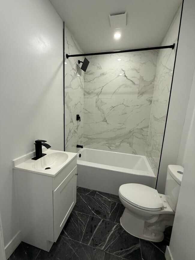 Building Photo - 30 Slingerland St