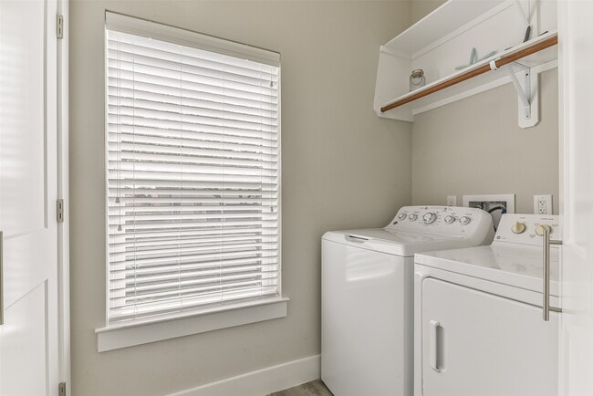 Building Photo - 1799 E Winn Ave