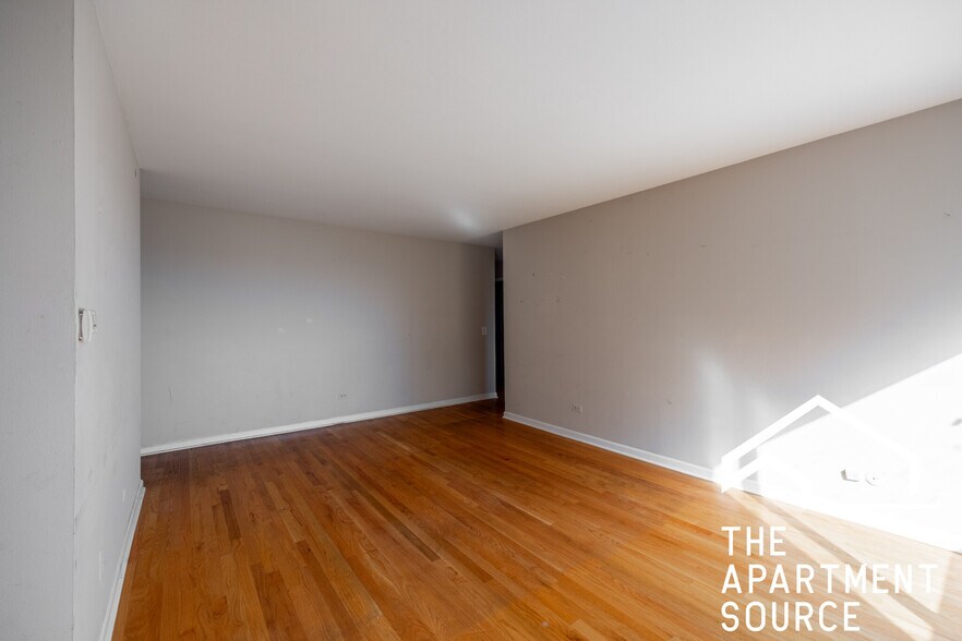 Building Photo - 5820 N Sheridan Rd