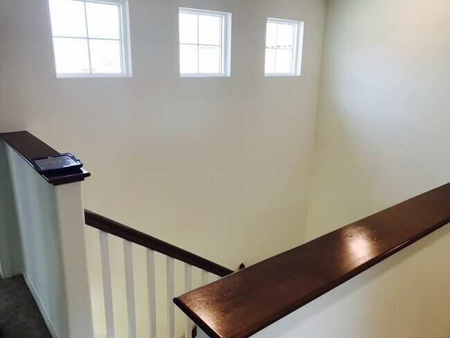 Building Photo - Upgraded Brand new 5 bed home in RiverBend community with spectacular view, Eastvale schools