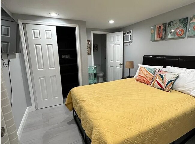 Building Photo - Stadium Studio/  Efficiency