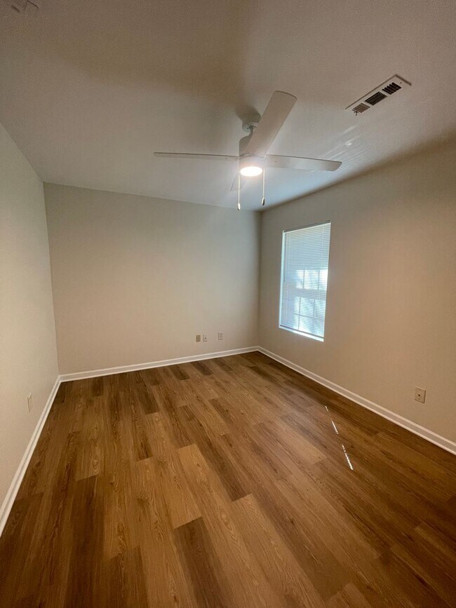 Building Photo - Modern Charm in Rock Hill: Fully Renovated 2-Bedroom Home with Brand New Appliances