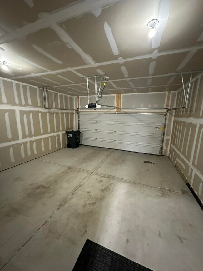Building Photo - 670 Peppermint Dr