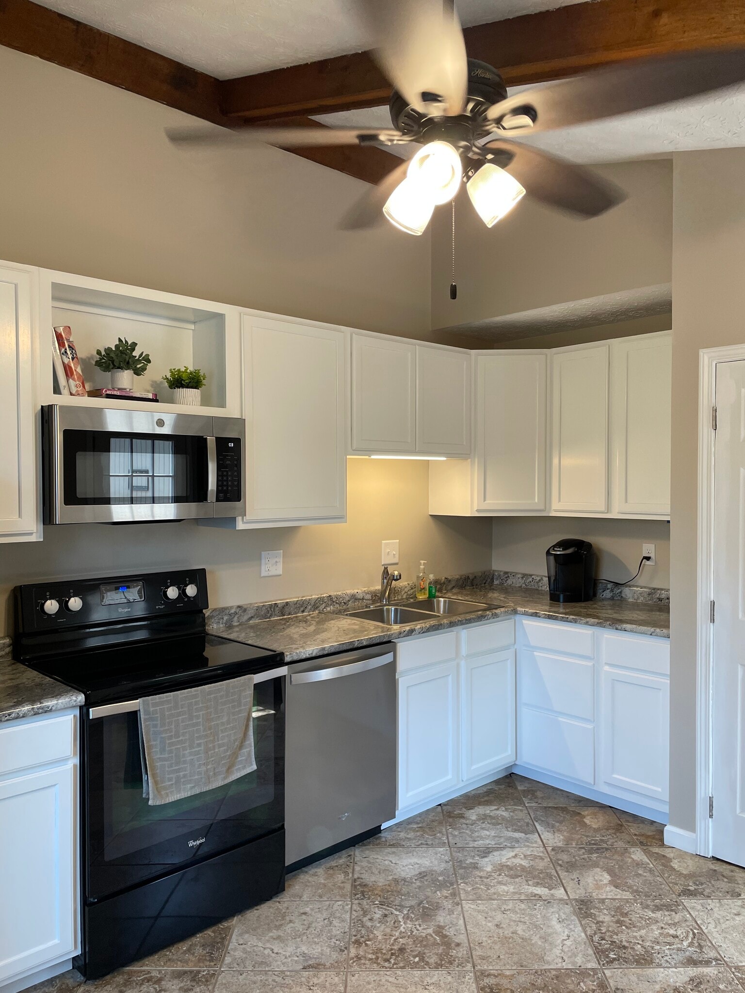 Kitchen - dishwasher - 1277 Tallberry Dr