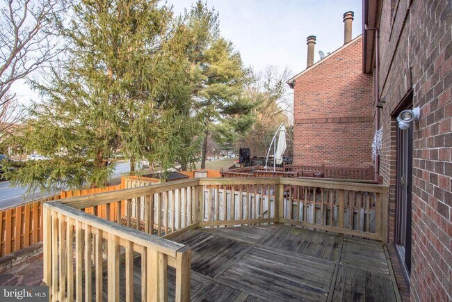 Building Photo - 20573 Summersong Ln