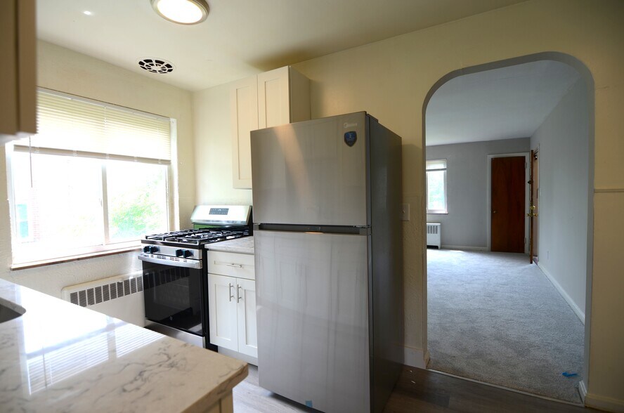 Building Photo - 5070 Anderson Pl