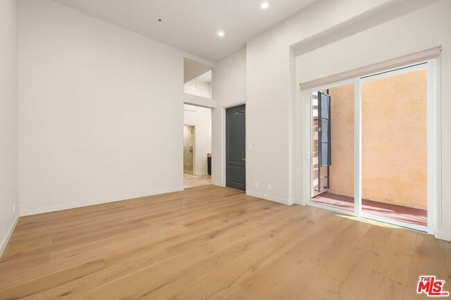Building Photo - 16123 Sunset Blvd