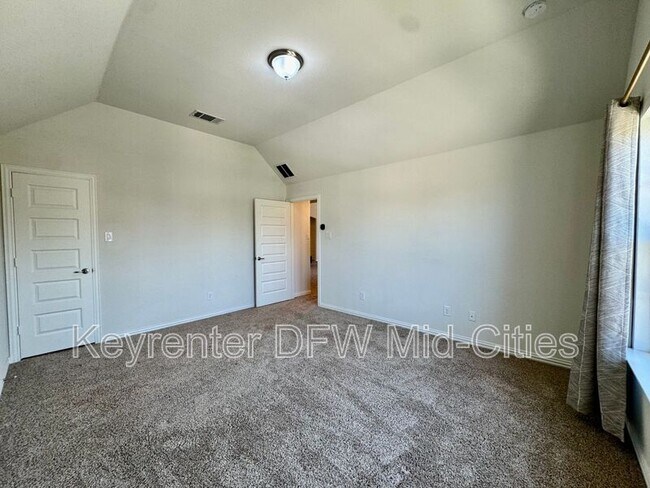 Building Photo - 2016 Remington Dr