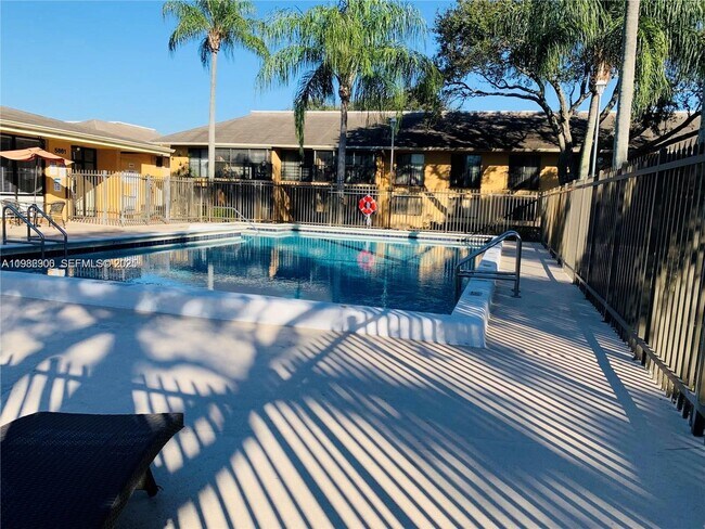 Building Photo - 5855 Washington St