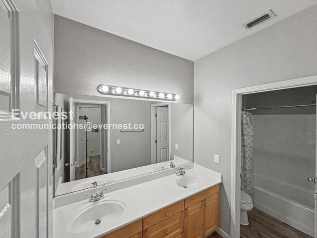 Building Photo - 1090 Azalea Ln