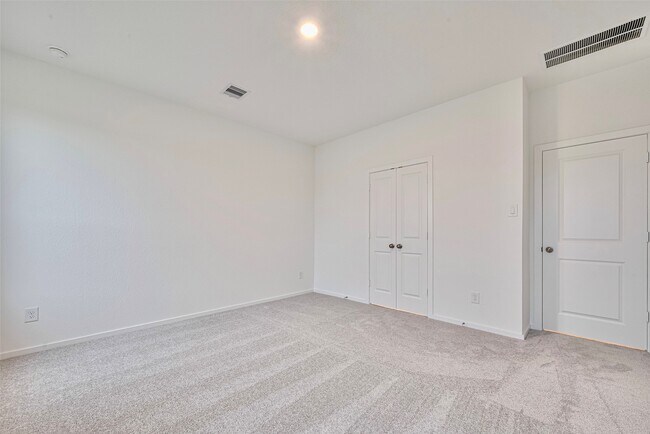 Building Photo - 6822 Yellow Jessamine Ln