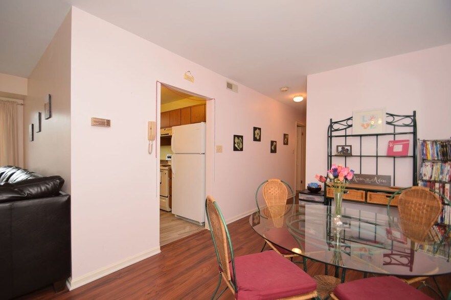 Building Photo - 620 Manatawny St