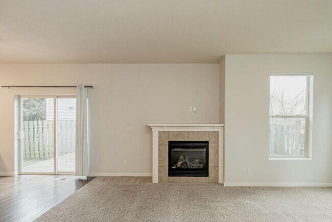 Building Photo - 14170 NE Flanders Ct